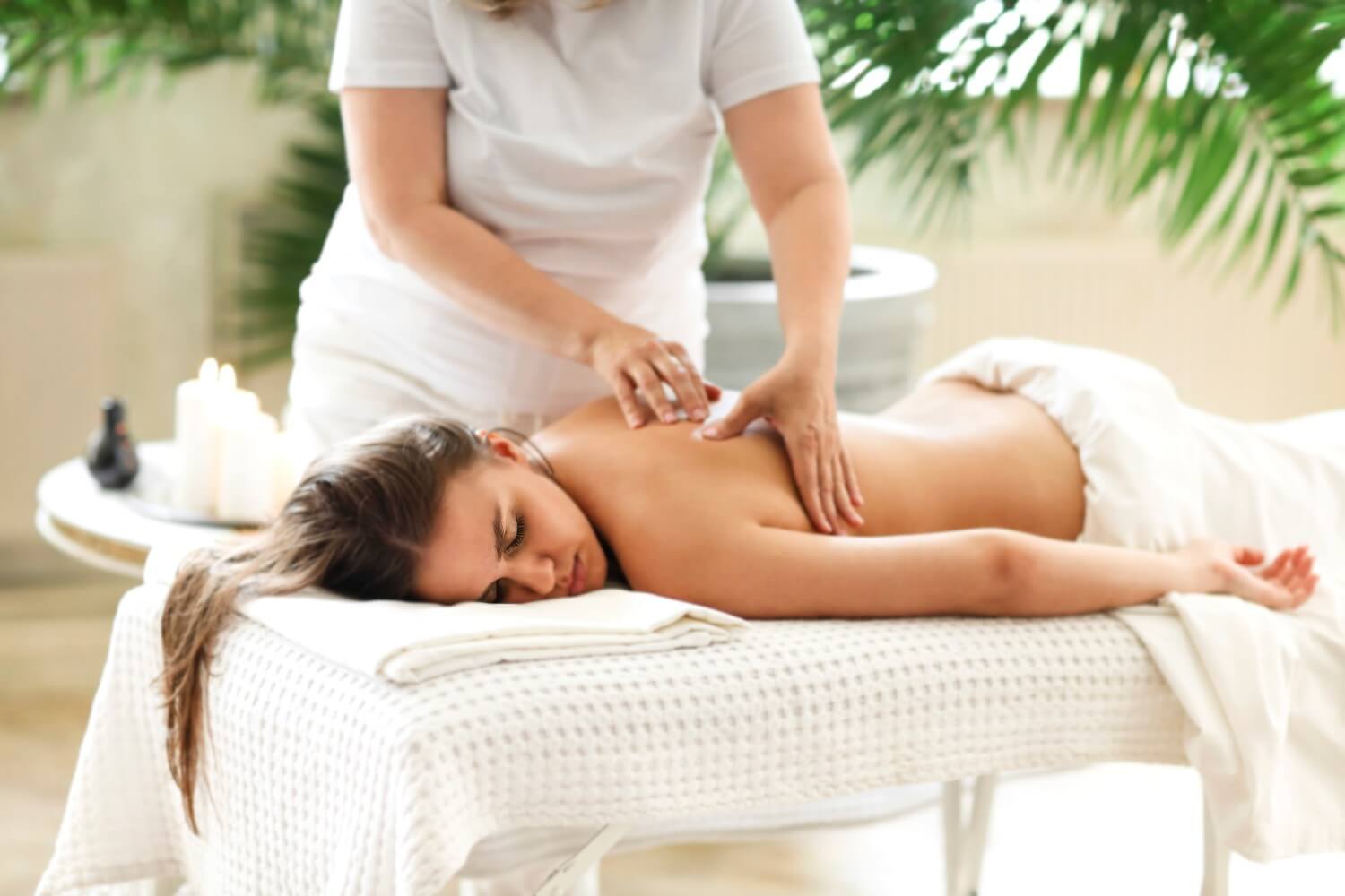 young-woman-resting-during-spa-procedure-woman-spa-relax-salon-session-eyes-closed-lying-client_t20_Joe62P